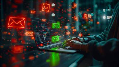 Mail protection for more safety Symbolic image: Secure emails (green) on the laptop and insecure emails (red) in the digital environment.