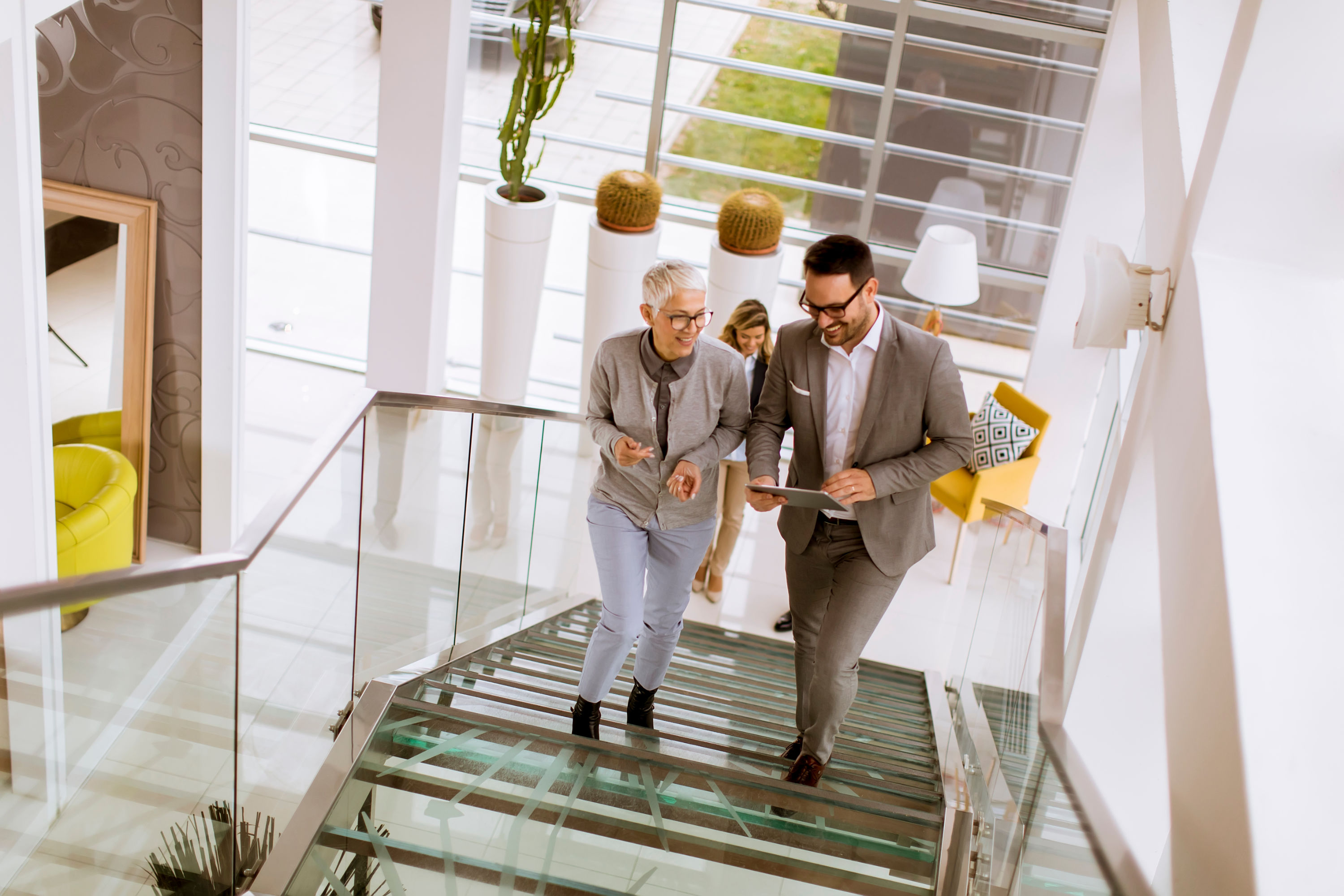 Secure IT in the company with Cert+ and auditing from Securepoint Man walks up the stairs with a customer