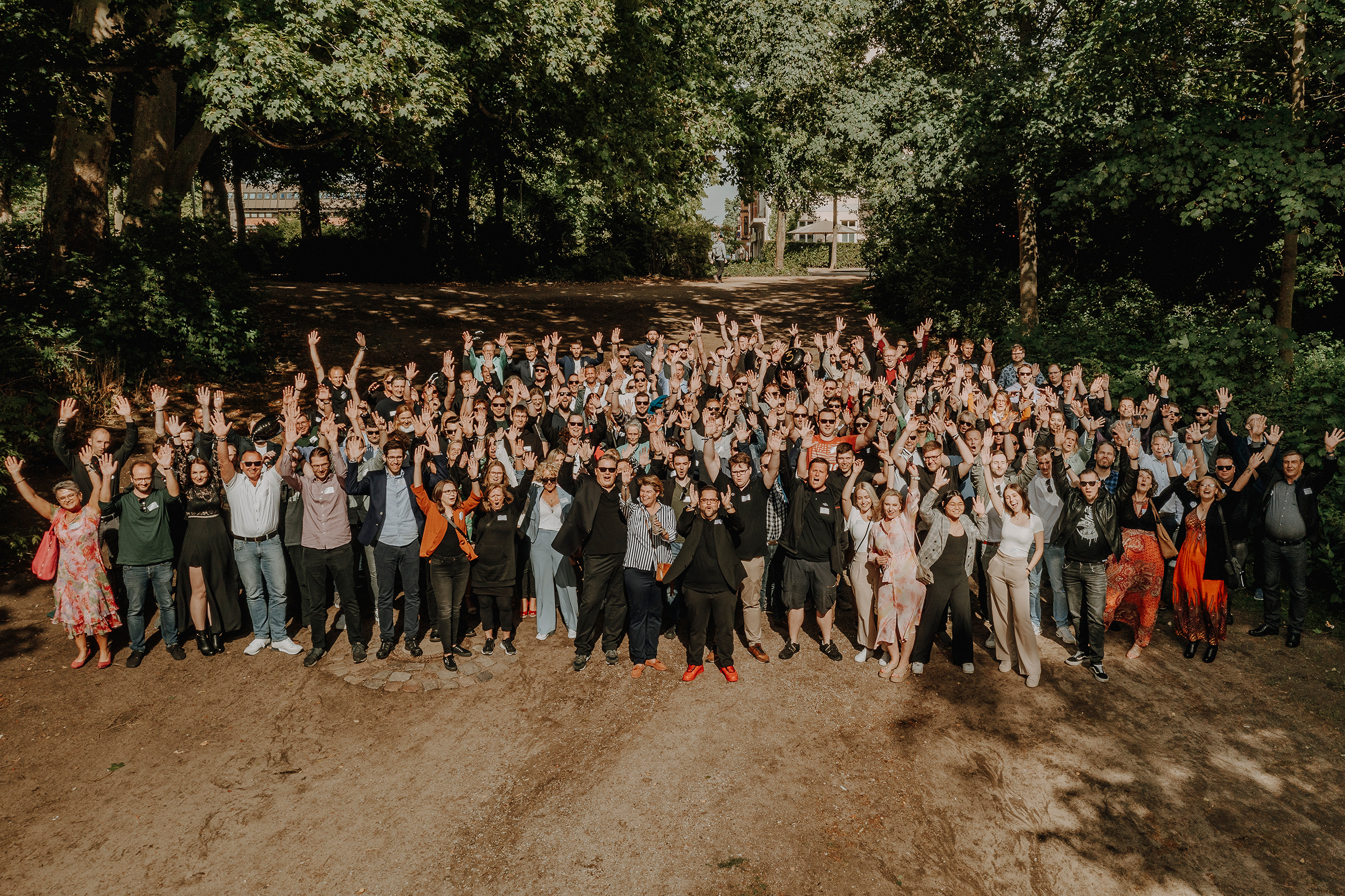 Securepoint setzt auf seine Mitarbeiterinnen und Mitarbeiter. Gruppenbild der Securepoint Mitarbeiter von der Firmenfeier 2022